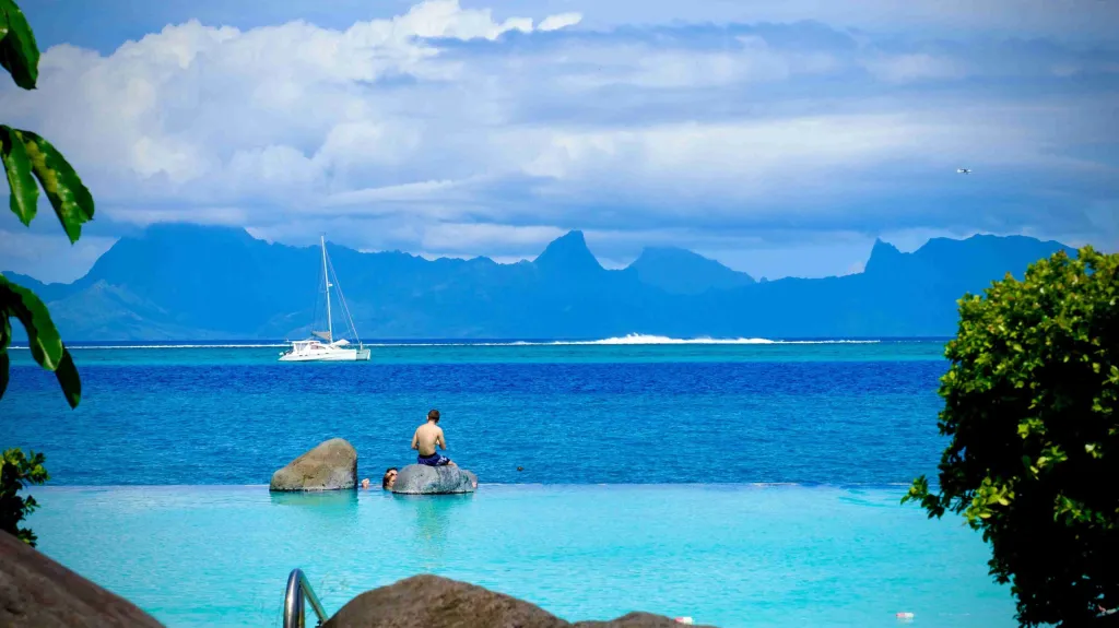 An Archipelagic Wonderland