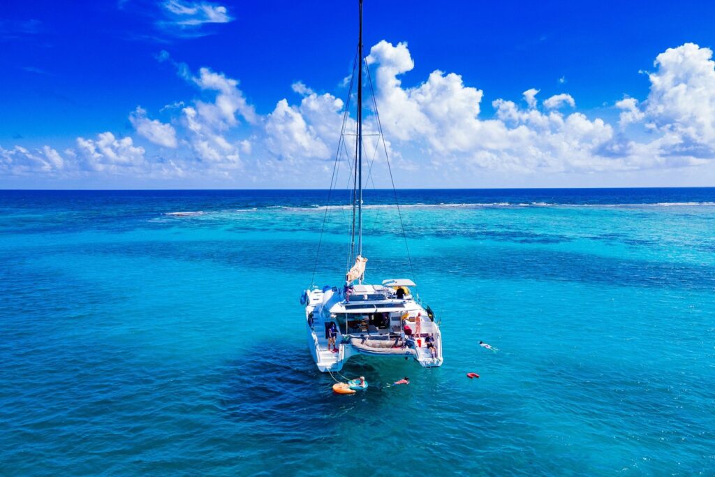 Glover&rsquo;s Reef and the southern atolls