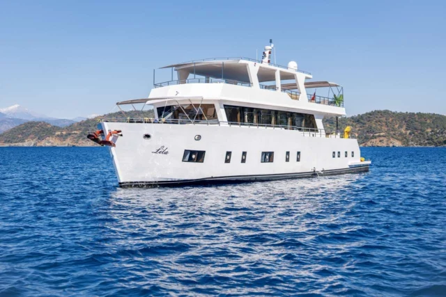 LILA TRAWLER